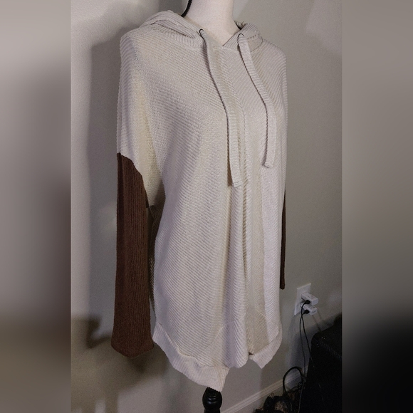 NWOT Cream/Brown Asymmetric Hem Hoodie - Picture 2 of 8